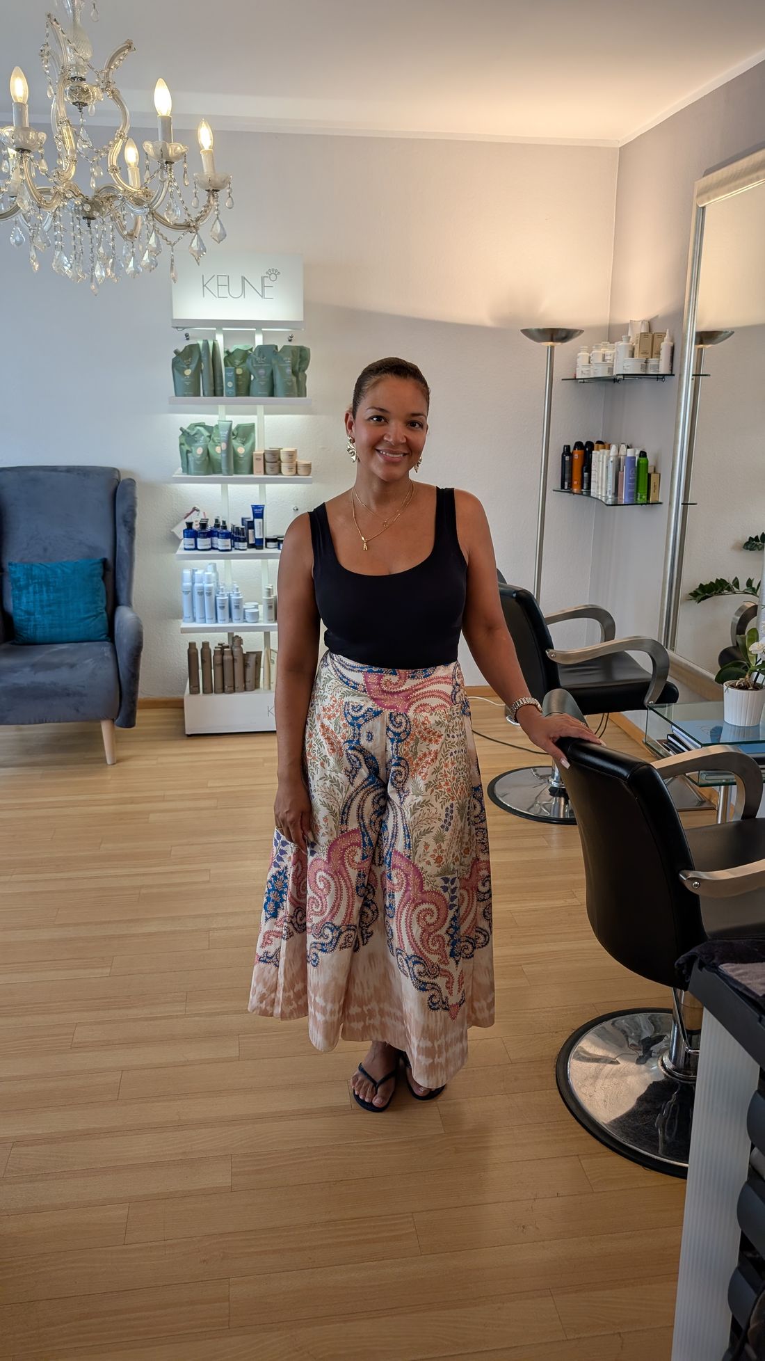 Argelys in ihrem Coiffeur-Salon